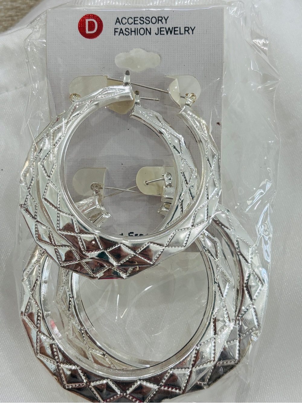 Fashion Jewelry Silver Textured Diamond-Pattern Hoop Earrings